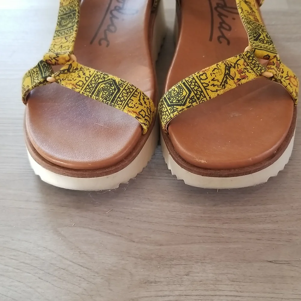 Zodiac Bria Wedge Sandal - Picture 8 of 13